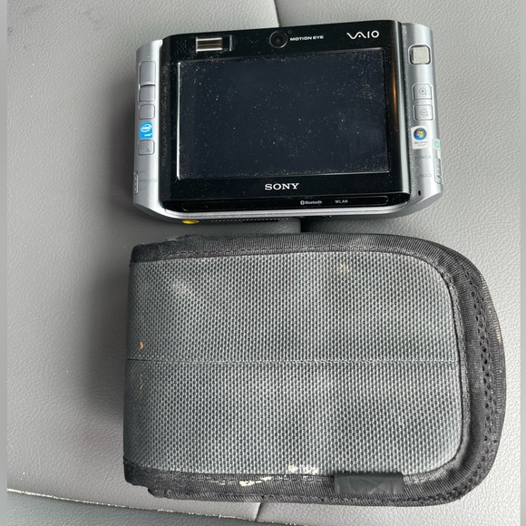 Small Sony Vaio sliding computer - Picture 4 of 4